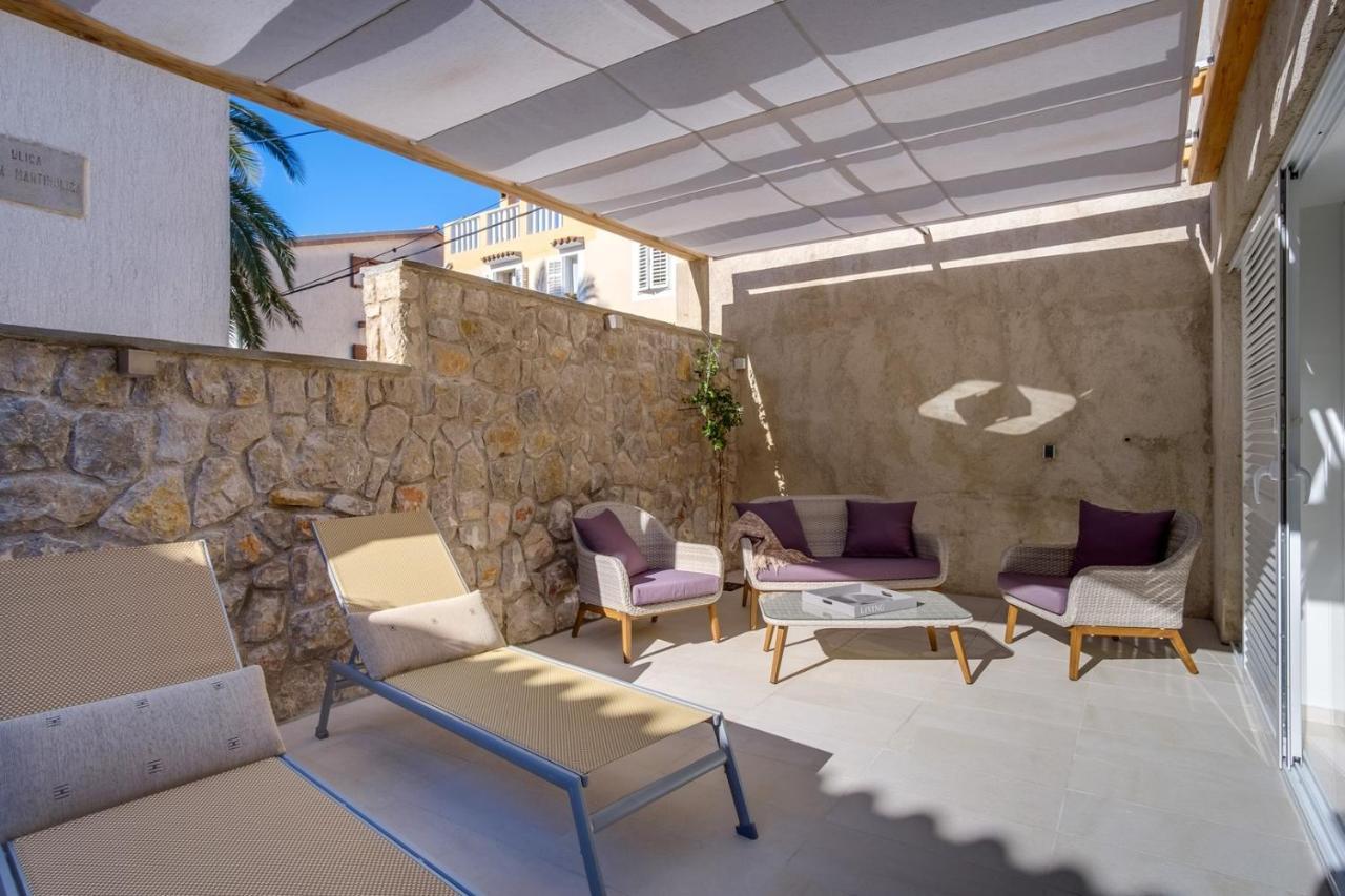 מאלי לוסיניי Elegant Apartment Iris מראה חיצוני תמונה